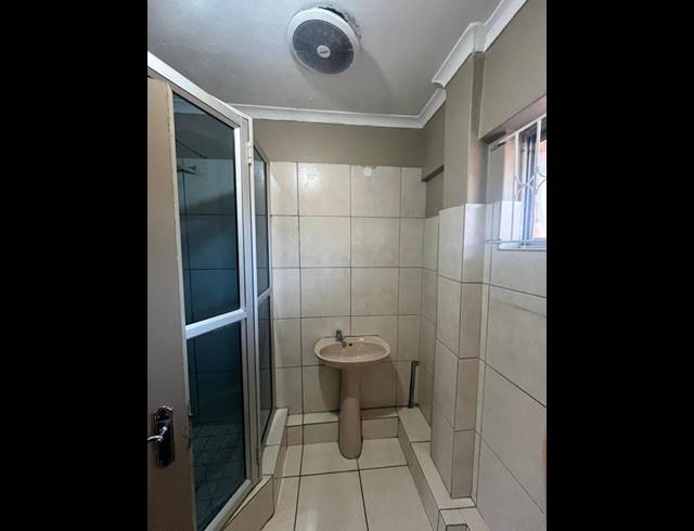 2 BEDROOM PROPERTY TO RENT IN OVERPORT